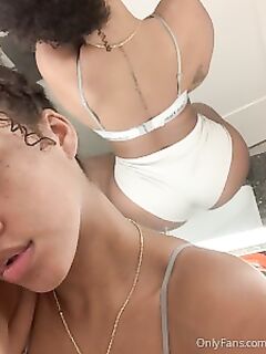 Amydlvga onlyfans porn images pack
